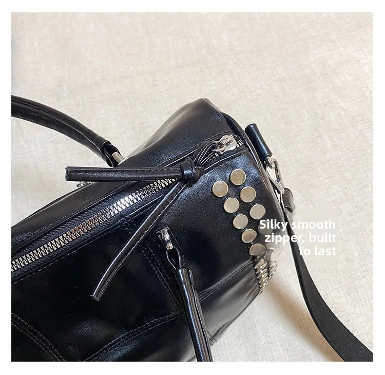 Women’s Retro Rivet Tote Bag – 2026 Fashion Motorcycle Handbag, Large Capacity PU Shoulder Bag with Detachable Strap, Vintage Style Purse for Daily Commuting, Travel & Casual Outfits