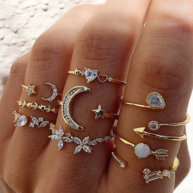 Juego de anillos bohemio dorado para mujer – Anillos apilables de cristal con diseño de amor, corazón, luna, flecha, flor y letra | Regalo de joyería bohemia para boda