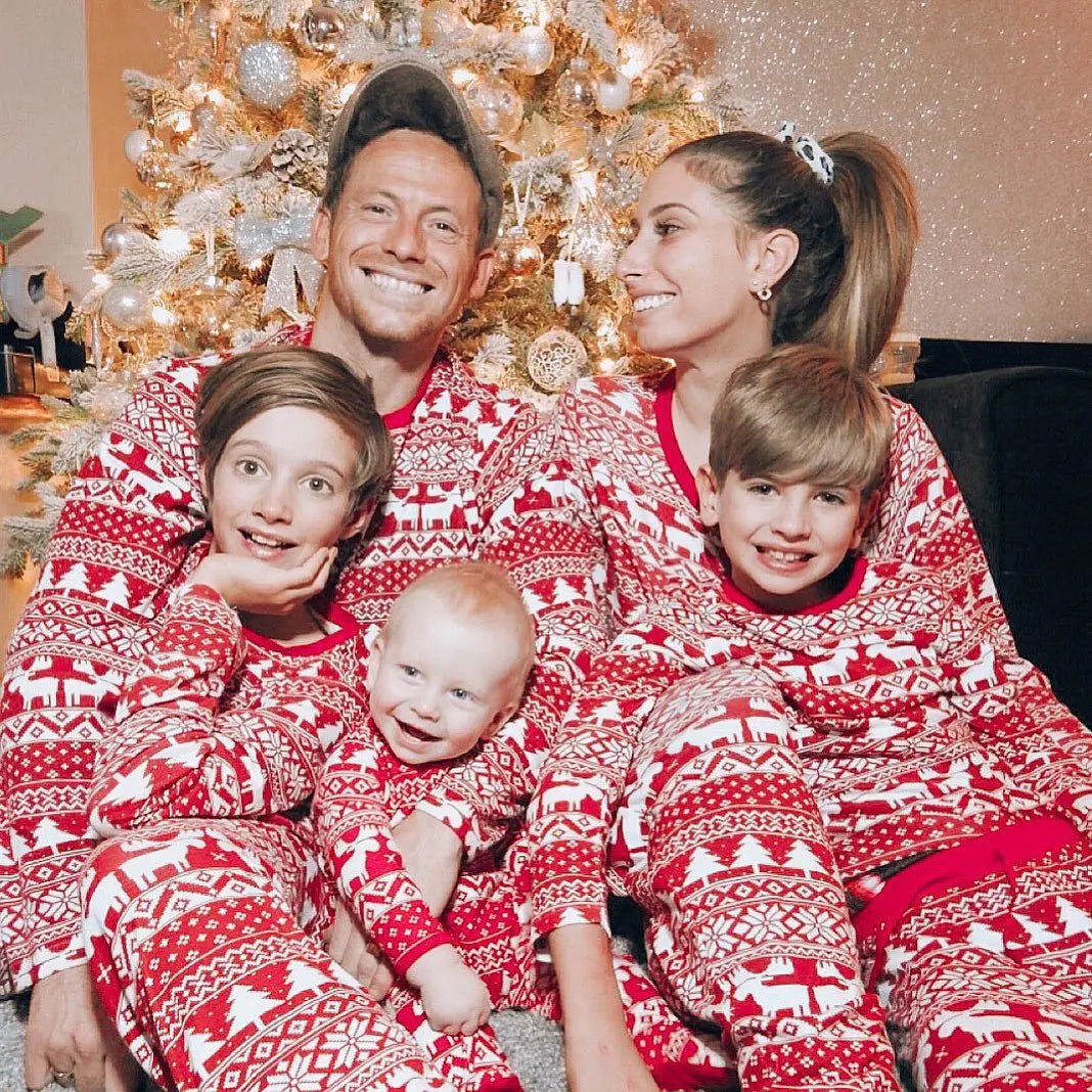Mommy & Me Christmas Pajamas Set 2026 – Soft Cute 2-Piece Family Sleepwear for Adults & Kids, Matching Xmas Look Holiday Outfits
