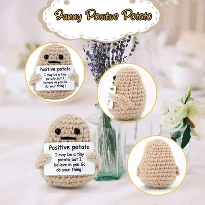 Peluche Pomme de terre Énergie positive – Décoration de chambre tricotée à la main en laine avec carte d'inspiration, cadeau de Noël mignon et amusant et ornement de bureau