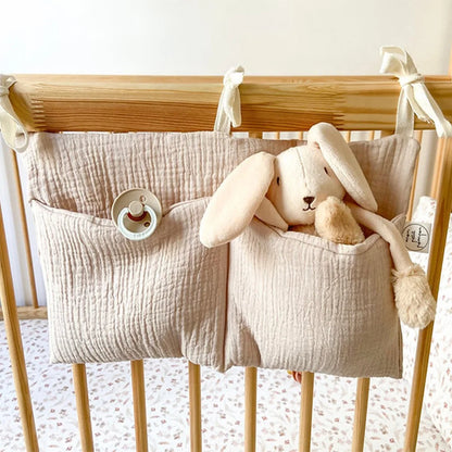 Organizador Colgante para Cuna de Bebé – Cesta de Almacenamiento para Mesita de Noche con 2 Bolsillos para Pañales, Juguetes, Ropa y Artículos Esenciales para Bebés