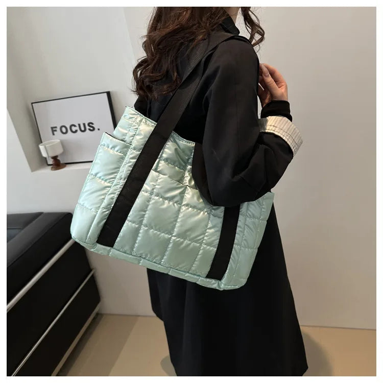 Sac à bandoulière matelassé pour femmes – Grand sac fourre-tout en nylon pour l'hiver 2025, motif en coton chaud, sac à main de voyage décontracté et tendance