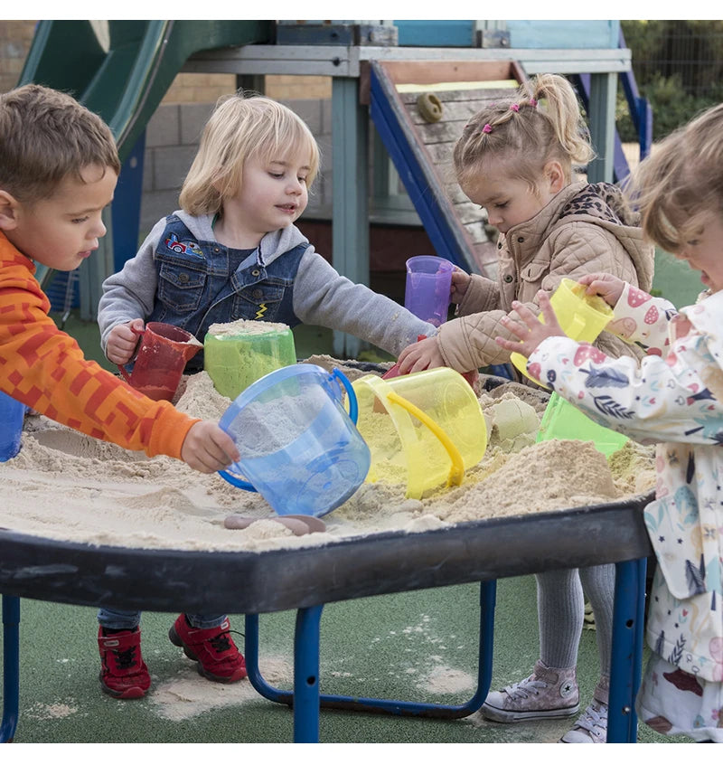 Kit de jeu sensoriel Montessori sable et eau – Jouet d'apprentissage STEM ouvert avec gobelets doseurs arc-en-ciel, entonnoirs, pelles, pinces et tuyaux, jouet d'activité créative en extérieur pour enfants