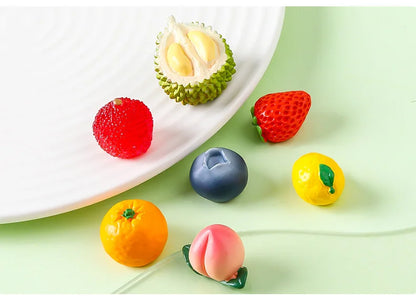 Lot de 10 mini figurines de fruits – Miniatures de fruit du dragon, noix de coco, melon d'eau, orange, pomme, banane et ananas pour la décoration de jardin miniature, les scènes de maison de poupée, les pots de plantes et les loisirs créatifs
