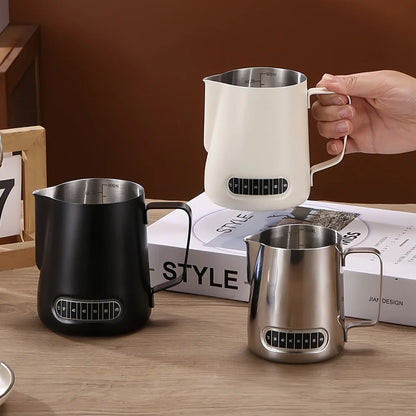 Jarra para espumar leche de café con indicador de temperatura - Jarra espumadora de leche de acero inoxidable con escala de medición para Latte Art y Espresso