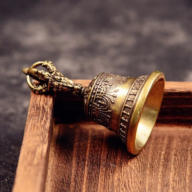 Llavero de Campana Tibetana de Latón – Amuleto de Bronce Hecho a Mano para Accesorios de Coche, Decoración del Hogar y Regalo Creativo