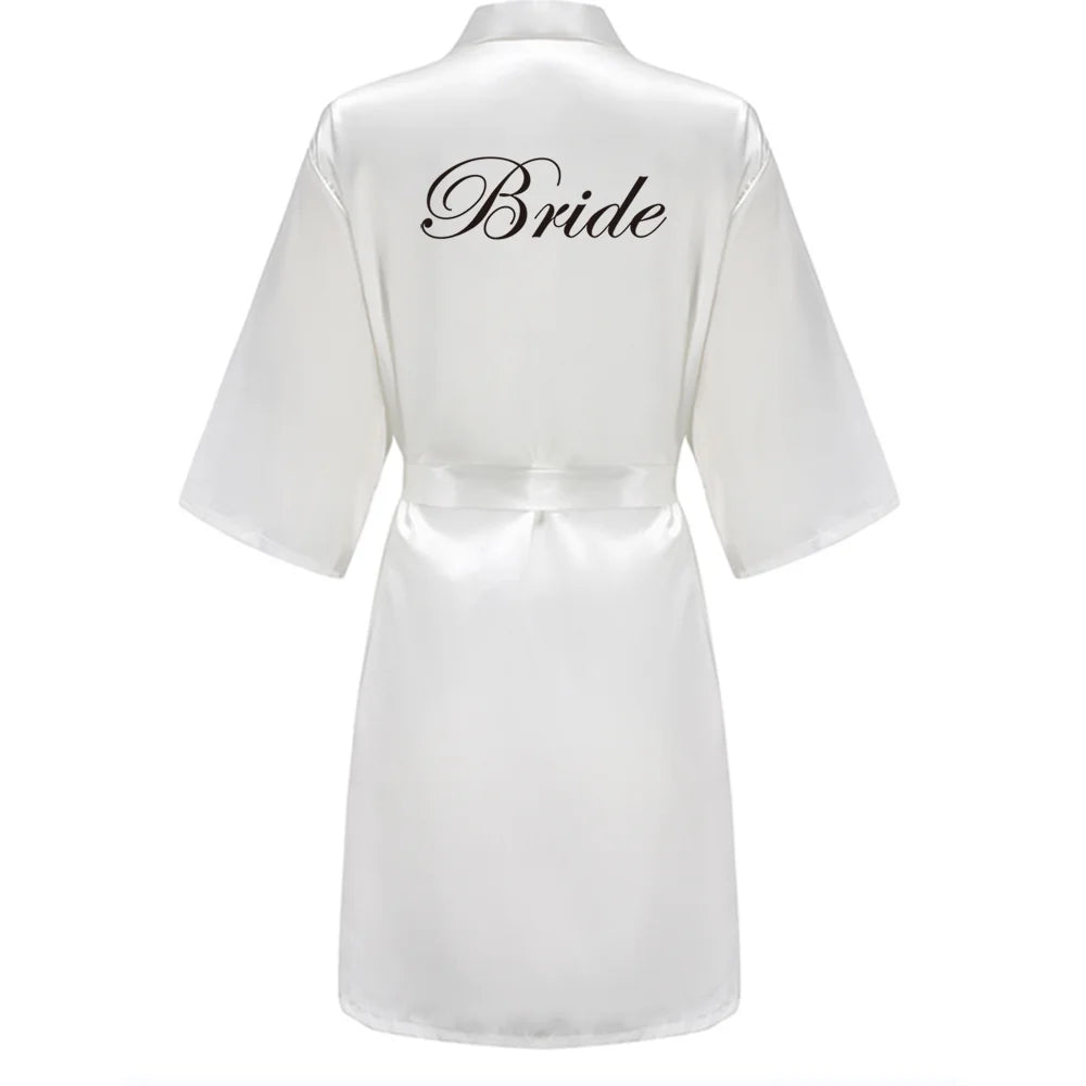 Bata de satén "Team Bride" – Kimono de pijama para fiesta de bodas con estampado de letras blancas | Regalo de despedida de soltera para mujer