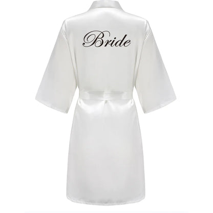 Bata de satén "Team Bride" – Kimono de pijama para fiesta de bodas con estampado de letras blancas | Regalo de despedida de soltera para mujer