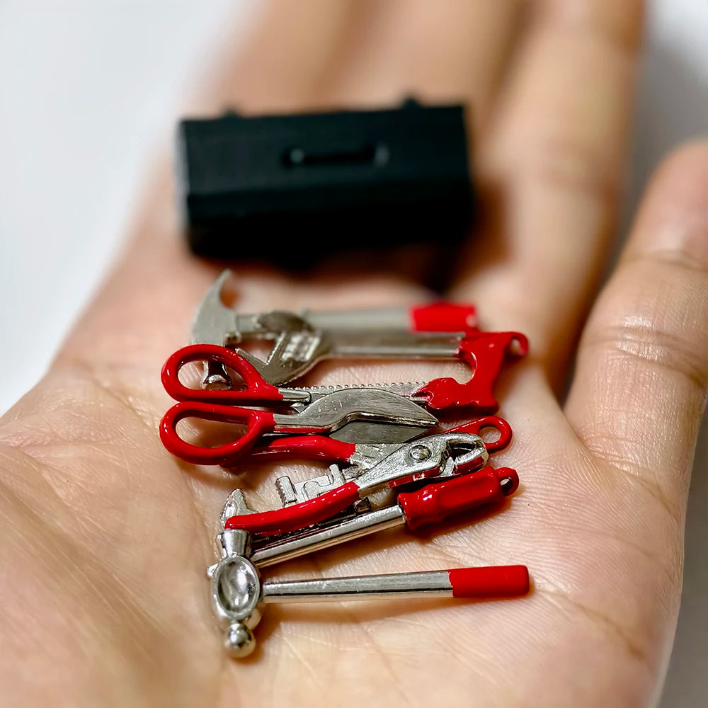Miniature maison de poupée Kit d'outils – Clé, marteau, tournevis et pinces mini accessoires pour poupées Blythe, OB11, scènes de maison de poupée, loisirs créatifs et présentoirs de collection