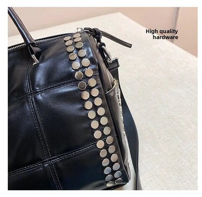 Women’s Retro Rivet Tote Bag – 2026 Fashion Motorcycle Handbag, Large Capacity PU Shoulder Bag with Detachable Strap, Vintage Style Purse for Daily Commuting, Travel & Casual Outfits