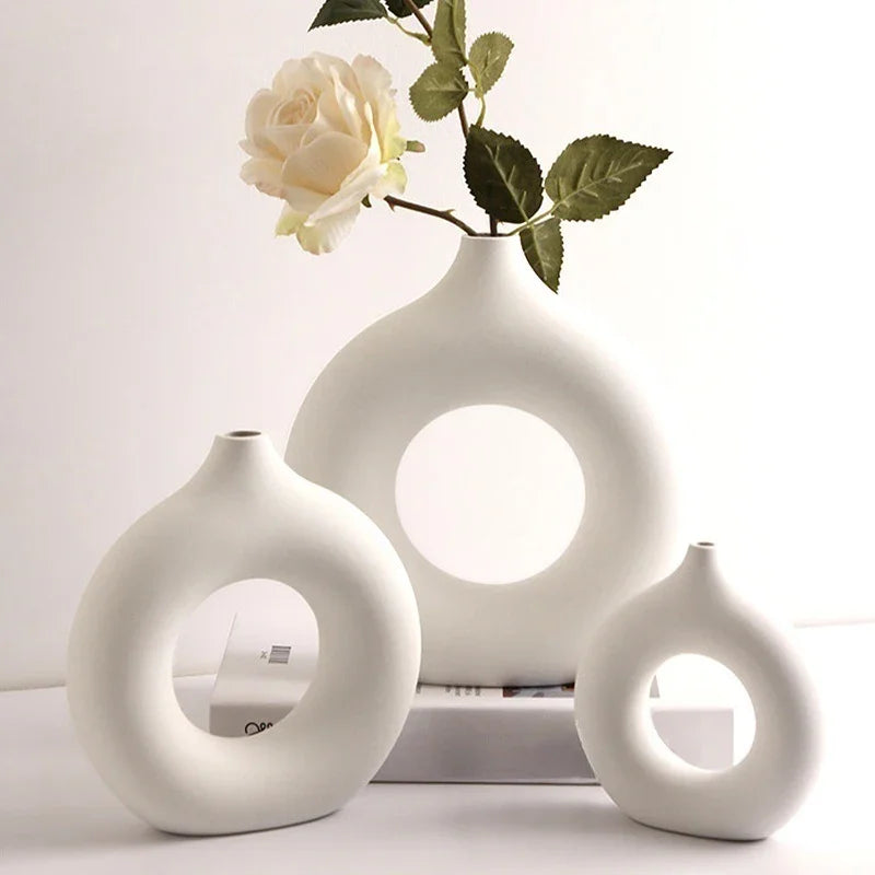 Nordic Donut-Shaped Decorative Vase – Modern Minimalist Plastic Flower Vase for Home & Table Décor