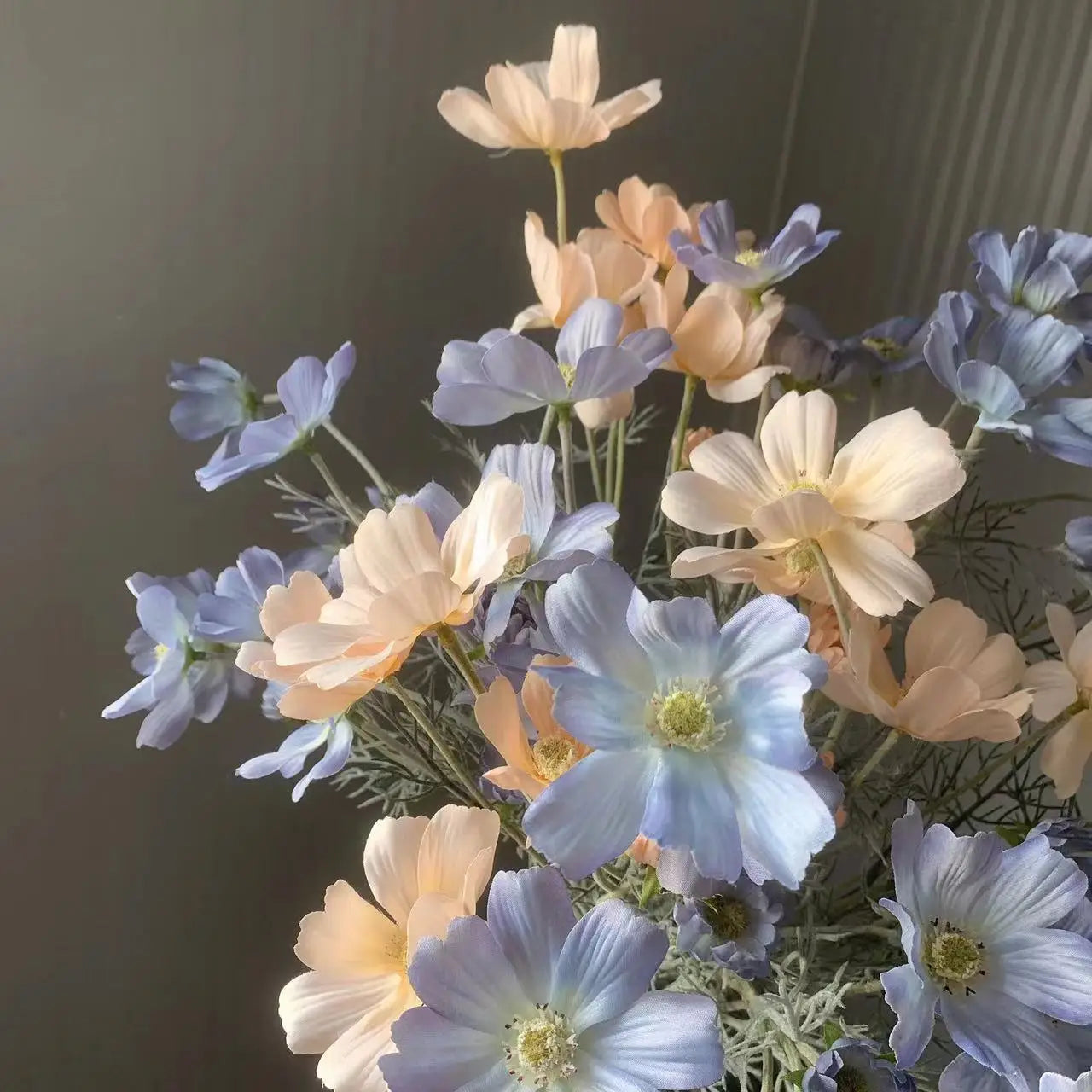 1 Gerbe de 60cm de Fleurs Artificielles Camomille Marguerite – Fausse Fleur en Soie Blanche pour Décoration de Mariage, Décoration de Table, Arrangements de Fête & Bouquets DIY