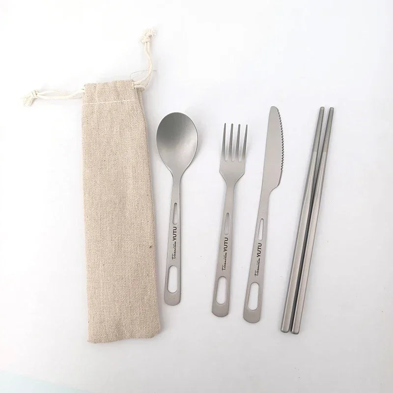 Juego de cubiertos de titanio puro – Juego portátil de cuchillo, tenedor, cuchara y palillos para acampar, hacer senderismo, comer al aire libre, pícnic y uso diario