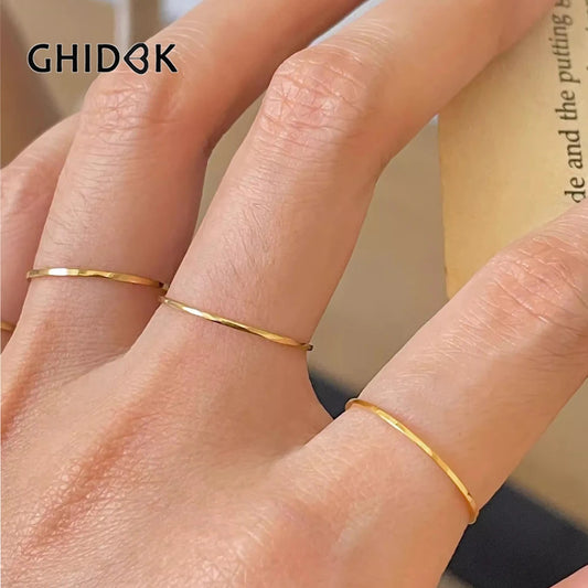 Anillo de Acero Inoxidable 316L Chapado en Oro PVD de 18K Ultrafino – Banda Apilable Minimalista de 0.5mm Resistente al Deslustre para Mujer