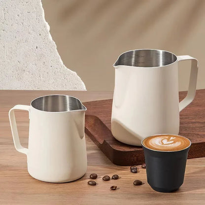 Jarra para espumar leche de acero inoxidable de 350 ml/600 ml con escala medidora – Jarra profesional de barista para hacer espuma de latte y café