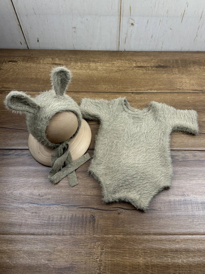 Newborn Photography Props Set – Knitted Rabbit Doll Outfit with Baby Cosplay Glasses, Cute Infant Photoshoot Accessories & Photo Studio Decor
