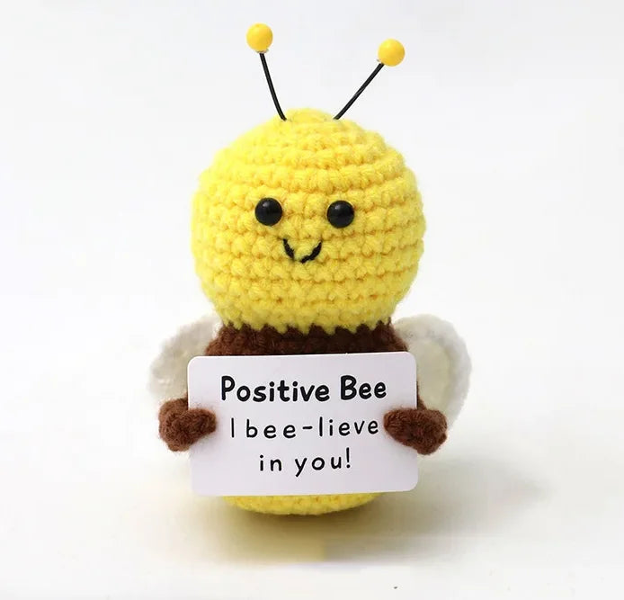 Peluche Pomme de terre Énergie positive – Décoration de chambre tricotée à la main en laine avec carte d'inspiration, cadeau de Noël mignon et amusant et ornement de bureau