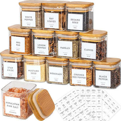 Lot de 14 bocaux à épices en verre de 150 ml avec étiquettes – Récipients de rangement carrés en verre avec couvercles en bambou, étiquettes autocollantes, bocaux de conservation pour épices, herbes, assaisonnements et organisation de la cuisine