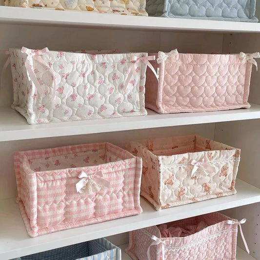 Linda canasta de almacenamiento de tela acolchada y encaje – Contenedor organizador de escritorio coreano para cosméticos, juguetes, artículos diversos y decoración del hogar