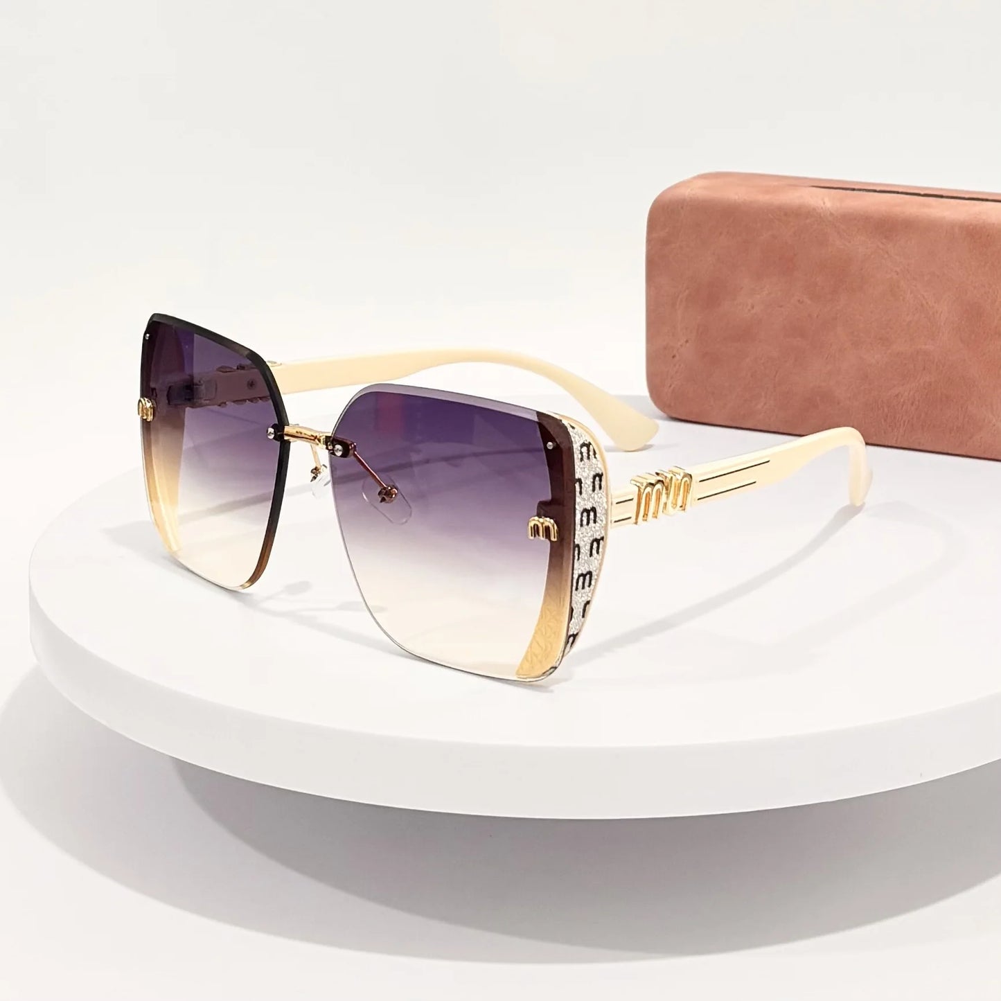 Oversized M Letter Square Sunglasses – Stylish Unisex Fashion Eyewear for Women & Men, Light Luxury Shades for Travel, Street & Party Wear