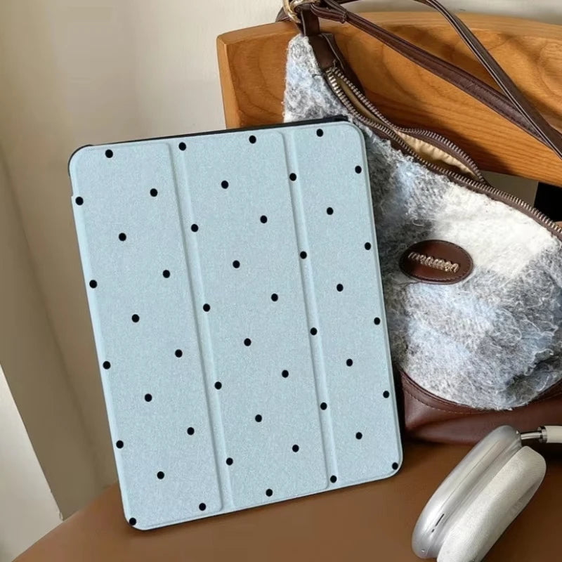 Étui iPad trifold à pois noirs pour iPad Pro 11, Pro 12.9, Air 4/5, Air 3, iPad 10ème génération, 10.2, 10.5, 9.7 et iPad Mini 6