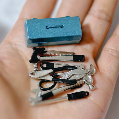 Miniature maison de poupée Kit d'outils – Clé, marteau, tournevis et pinces mini accessoires pour poupées Blythe, OB11, scènes de maison de poupée, loisirs créatifs et présentoirs de collection