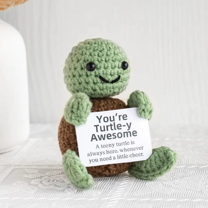 Peluche Pomme de terre Énergie positive – Décoration de chambre tricotée à la main en laine avec carte d'inspiration, cadeau de Noël mignon et amusant et ornement de bureau