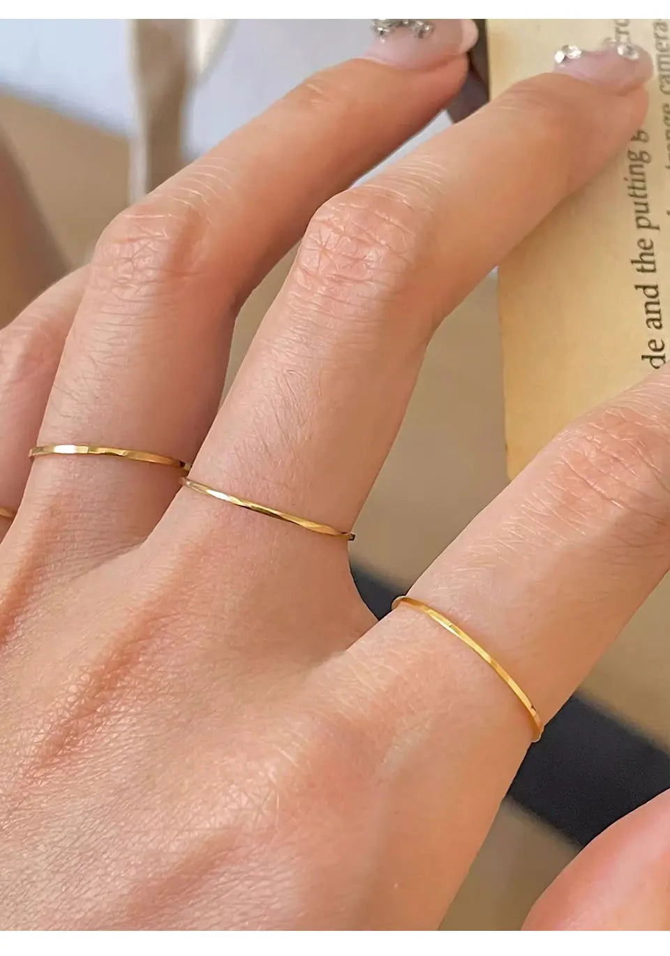 Anillo de Acero Inoxidable 316L Chapado en Oro PVD de 18K Ultrafino – Banda Apilable Minimalista de 0.5mm Resistente al Deslustre para Mujer