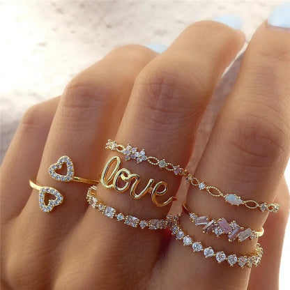 Juego de anillos bohemio dorado para mujer – Anillos apilables de cristal con diseño de amor, corazón, luna, flecha, flor y letra | Regalo de joyería bohemia para boda
