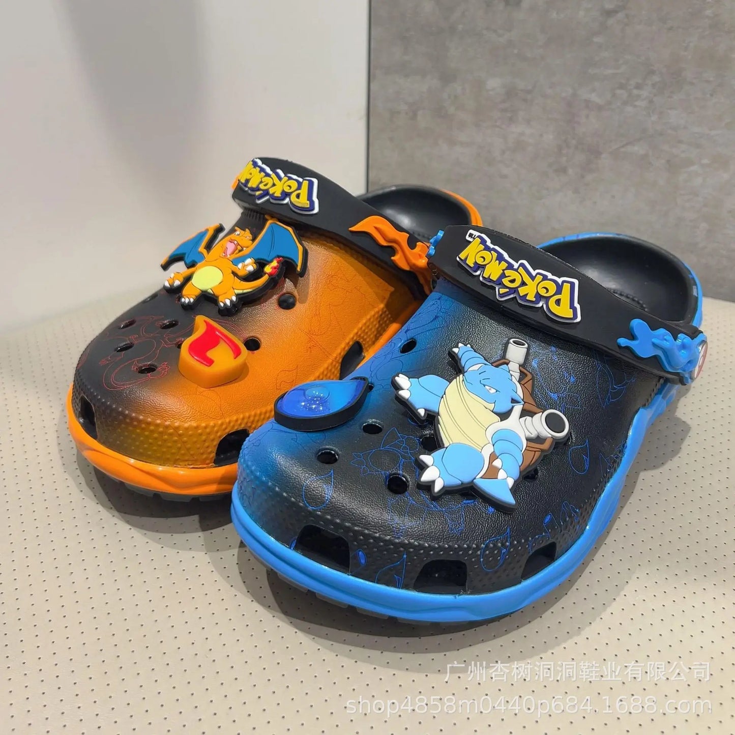 Zuecos Pokémon Charizard y Blastoise – Sandalias de playa unisex transpirables antideslizantes y pantuflas de dibujos animados
