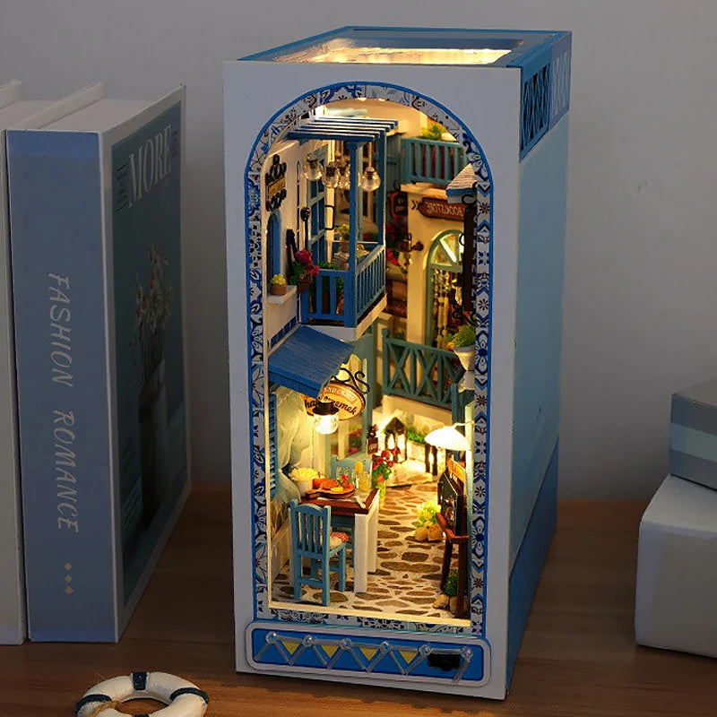 Kit de book nook à fabriquer soi-même – Maquette de maison de poupée miniature en bois à insérer dans une étagère pour adultes, loisirs créatifs et décoration d'intérieur