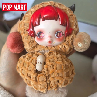 POP MART SKULLPANDA You Found Me! Pendentif Peluche Blind Box – Figurine de Collection en Vinyle, Cadeau Mignon d'Halloween et de Noël