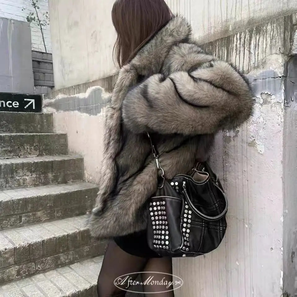 Women’s Retro Rivet Tote Bag – 2026 Fashion Motorcycle Handbag, Large Capacity PU Shoulder Bag with Detachable Strap, Vintage Style Purse for Daily Commuting, Travel & Casual Outfits