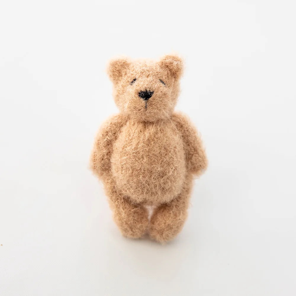 Accessoire Photo Ours en Peluche Tricoté Fait Main – Adorable Poupée Animal en Mohair au Crochet pour Séances Photo de Nouveaux-Nés & Stylisme Studio