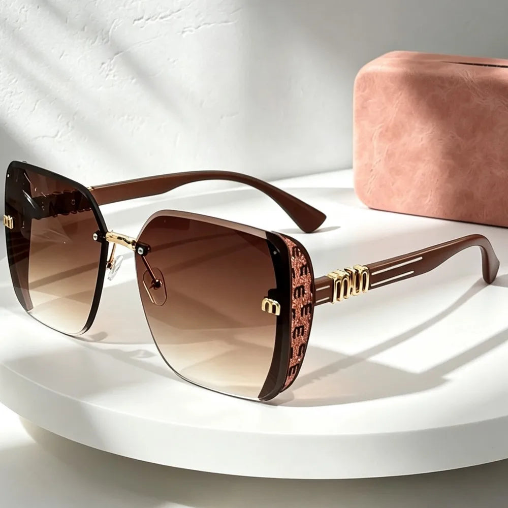 Oversized M Letter Square Sunglasses – Stylish Unisex Fashion Eyewear for Women & Men, Light Luxury Shades for Travel, Street & Party Wear
