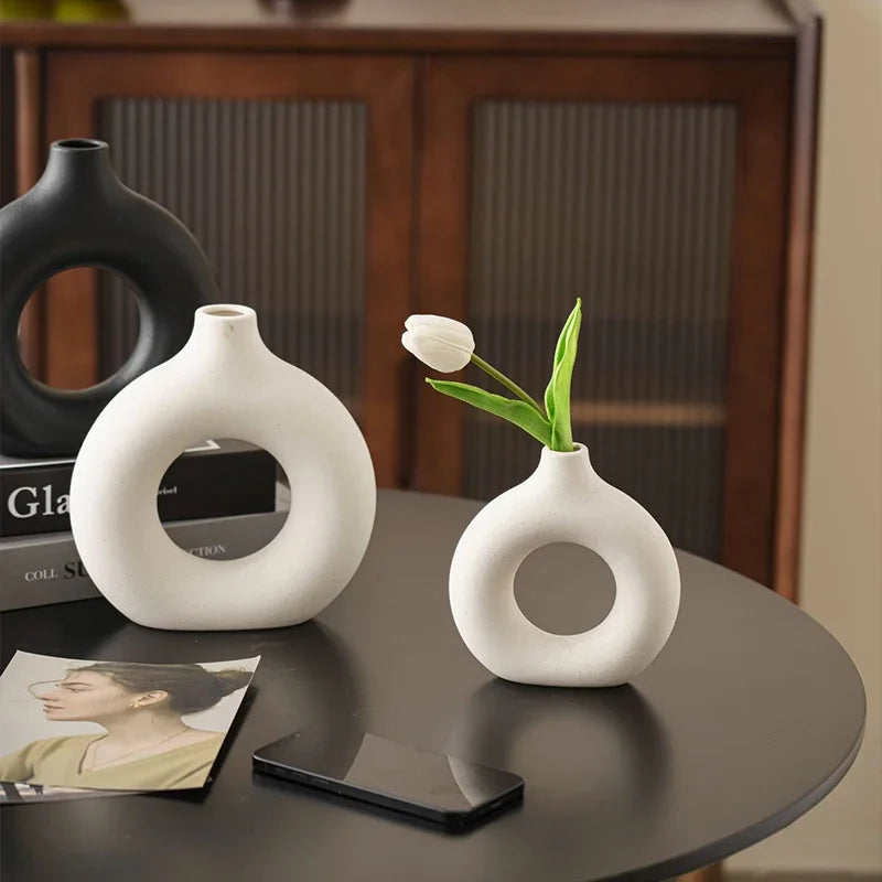 Nordic Donut-Shaped Decorative Vase – Modern Minimalist Plastic Flower Vase for Home & Table Décor