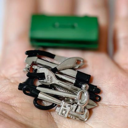 Miniature maison de poupée Kit d'outils – Clé, marteau, tournevis et pinces mini accessoires pour poupées Blythe, OB11, scènes de maison de poupée, loisirs créatifs et présentoirs de collection