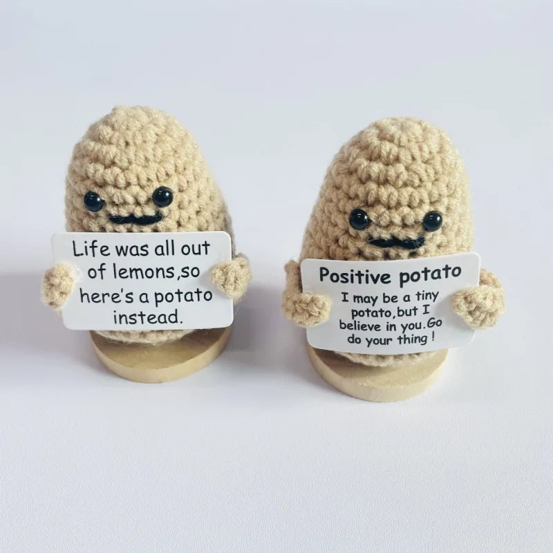 Poupée câlin pomme de terre à énergie positive – Mini ami de poche tricoté en laine, fait à la main, avec carte, cadeau de Noël amusant et décoration de chambre