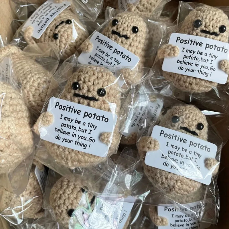 Poupée câlin pomme de terre à énergie positive – Mini ami de poche tricoté en laine, fait à la main, avec carte, cadeau de Noël amusant et décoration de chambre