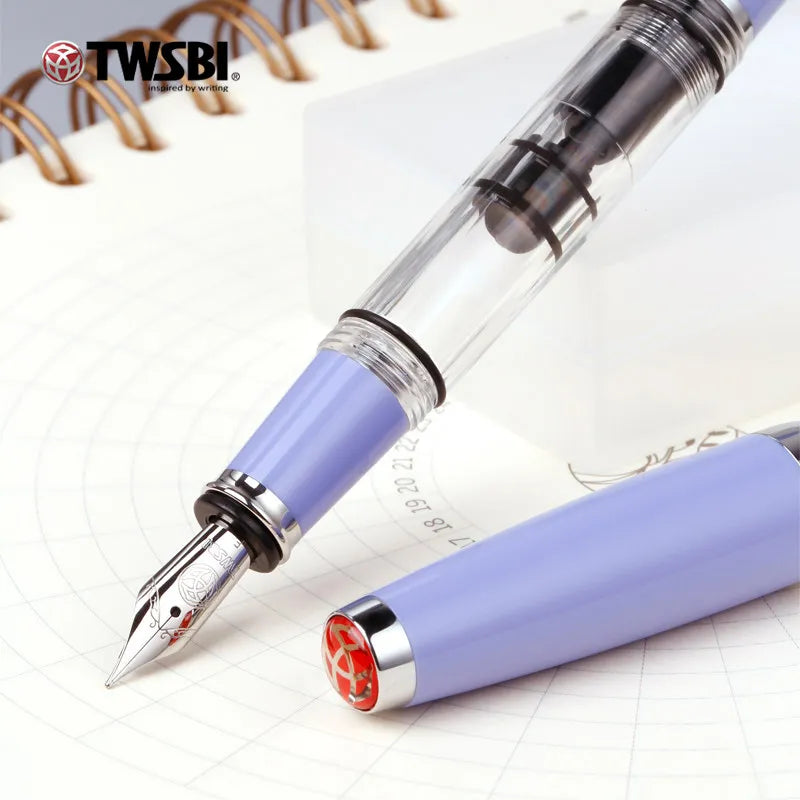Set de pluma estilográfica TWSBI Diamond 580 Mini Lavanda Púrpura – Edición Limitada con caja de tinta de regalo, pluma de escritura premium para diario, caligrafía, negocios y colección de papelería