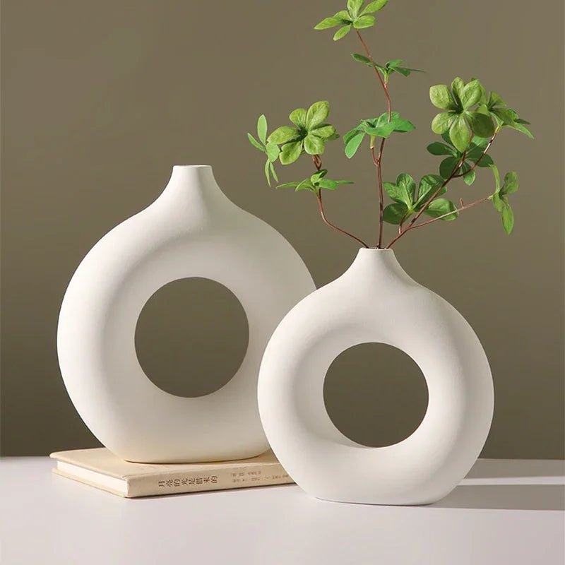 Nordic Donut-Shaped Decorative Vase – Modern Minimalist Plastic Flower Vase for Home & Table Décor