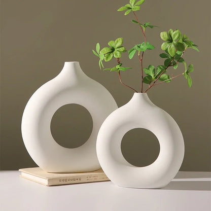 Nordic Donut-Shaped Decorative Vase – Modern Minimalist Plastic Flower Vase for Home & Table Décor