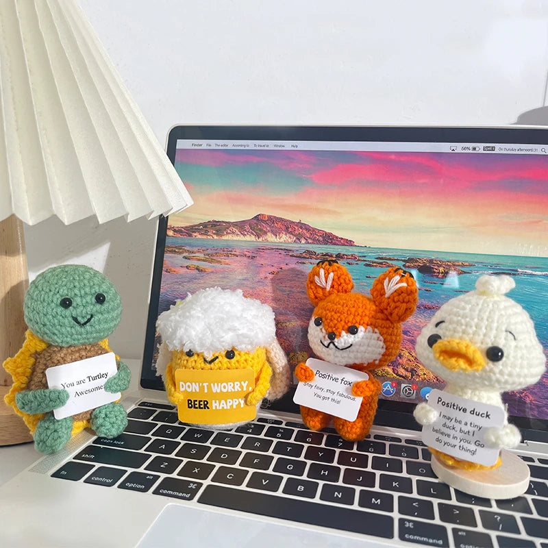 Poupée Pomme de Terre Énergétique Positive au Crochet – Figurine Mignonne en Tricot à Serrer, Artisanat Animalier Kawaii Fait Main au Crochet & Cadeau de Noël