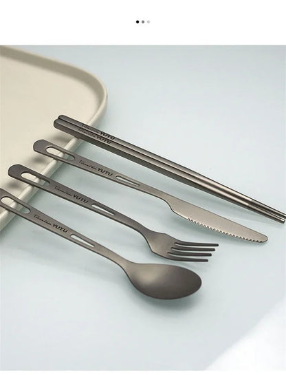 Juego de cubiertos de titanio puro – Juego portátil de cuchillo, tenedor, cuchara y palillos para acampar, hacer senderismo, comer al aire libre, pícnic y uso diario