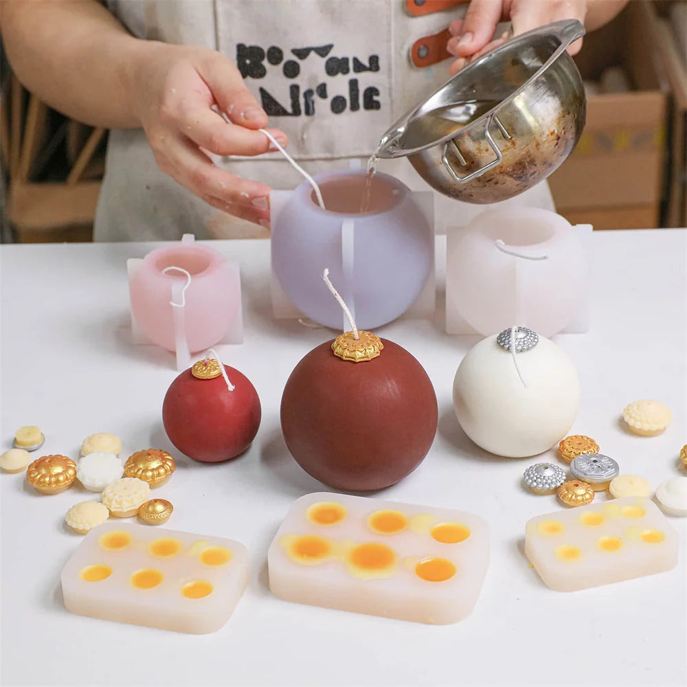 Christmas Bauble Candle Silicone Mold – DIY Scented Candle Making Mould for Xmas Gifts, Holiday Crafts & Home Decoration