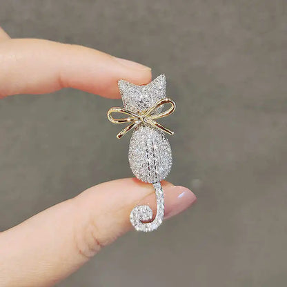Rhinestone Cat Brooch Pin for Women & Men – Exquisite Cartoon Animal Fashion Jewelry for Party, Casual Clothing & Gift Accessories