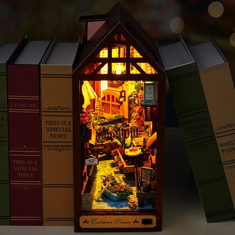 Kit de book nook à fabriquer soi-même – Maquette de maison de poupée miniature en bois à insérer dans une étagère pour adultes, loisirs créatifs et décoration d'intérieur