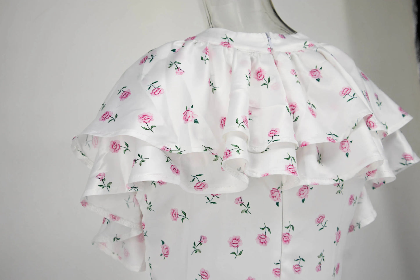 Robe mini florale à volants printemps-été 2026 pour femme – Jupe courte plissée à col en V, tenue décontractée élégante et à la mode