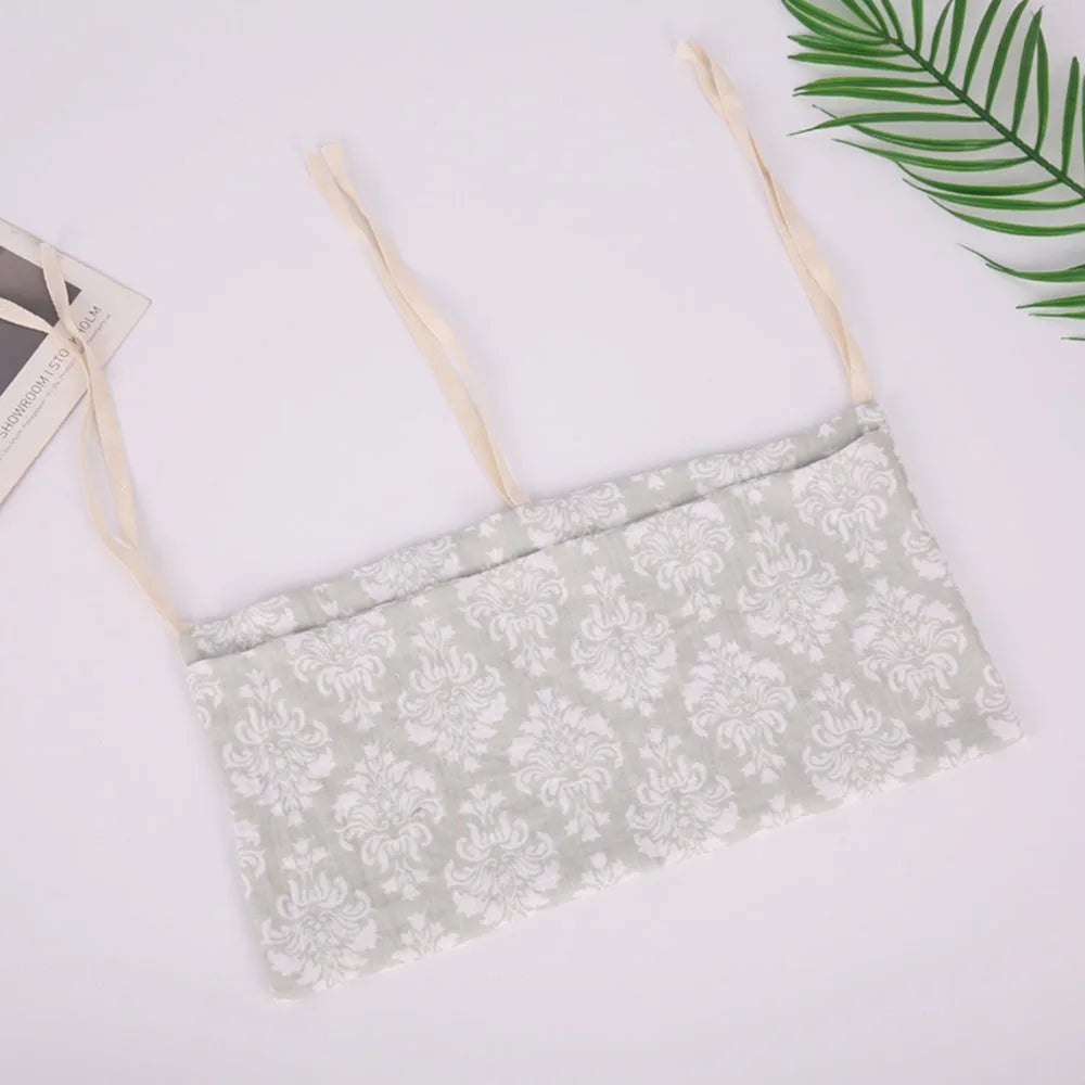 Organizador Colgante para Cuna de Bebé – Cesta de Almacenamiento para Mesita de Noche con 2 Bolsillos para Pañales, Juguetes, Ropa y Artículos Esenciales para Bebés