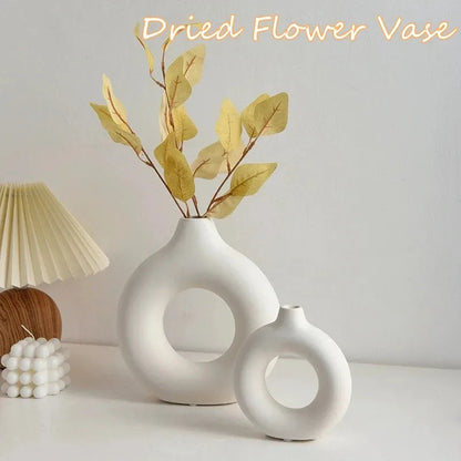 Nordic Donut-Shaped Decorative Vase – Modern Minimalist Plastic Flower Vase for Home & Table Décor